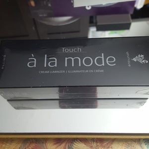 Younique touch a la mode cream luminizer